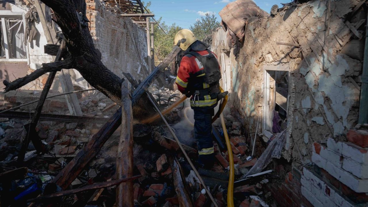 Russia strikes Sumy with guided aerial bombs, injuring six – photos