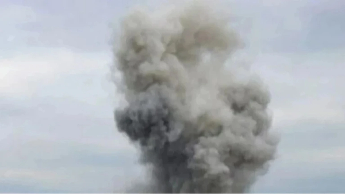 Russians attack Kyiv again, hit Pivdennyi Bridge and damage residential building