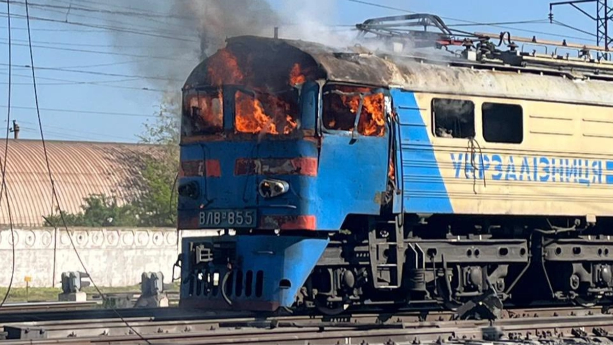 Russian strikes nearly deplete Ukraine's train reserve – FT