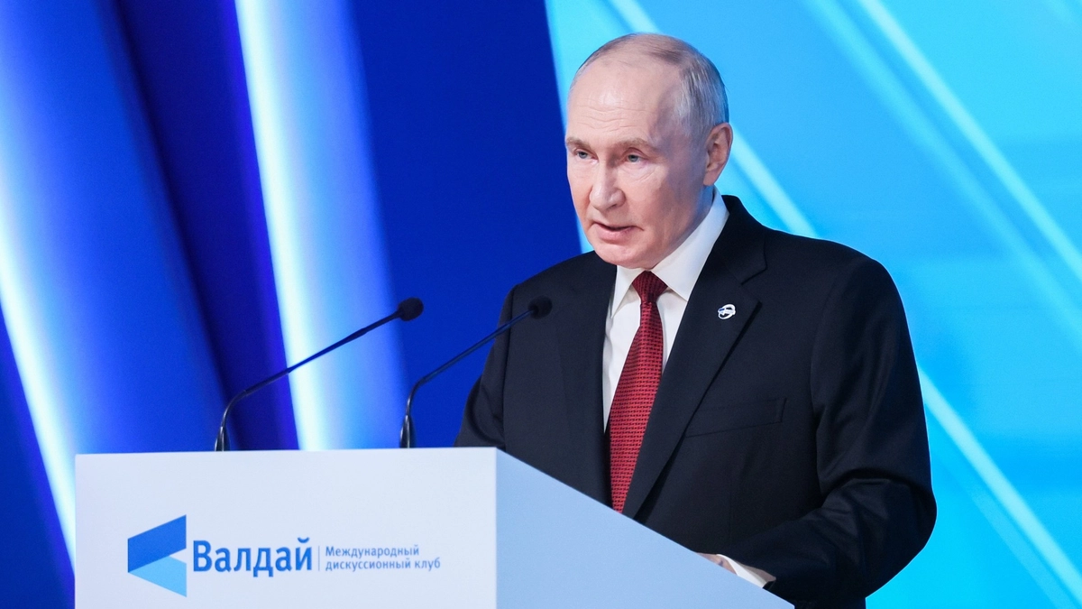 Putin calls proposals for mutual halt to strikes on ships and oil refineries absurd